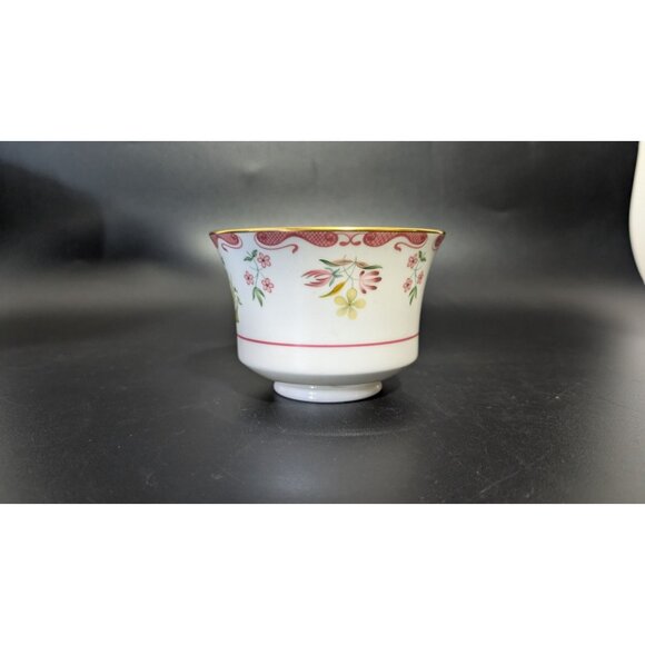 Wedgwood Williamsburg Bianca Bone China Tea Cup R4499 Floral Pattern Gold Trim - Picture 10 of 13